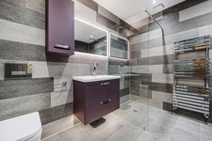 Family Bathroom- click for photo gallery